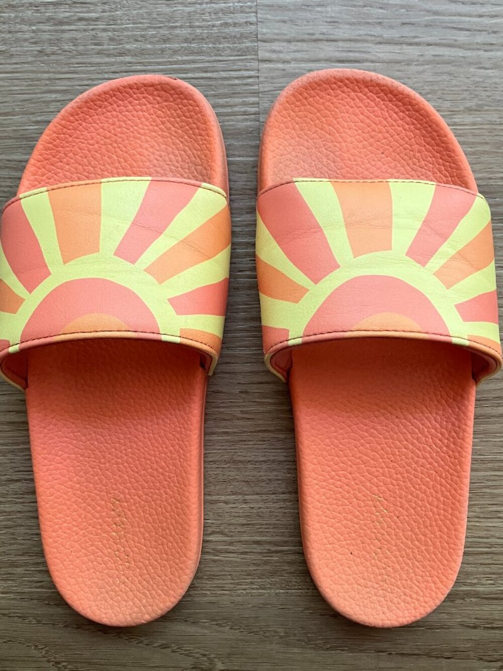 3/4 Old Navy Faux-Leather Girls Sun Ray Pool Slide Sandals